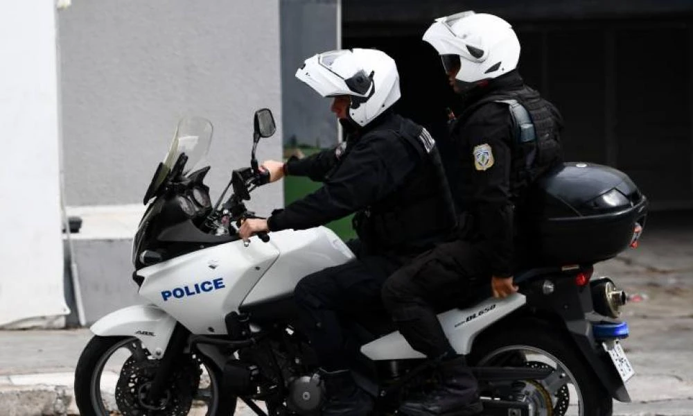 Αστυνομικοί της ομάδας ΔΙΑΣ άνοιξαν δρόμο σε ετοιμόγεννη μέσα στο κυκλοφοριακό χάος στη Θεσσαλονίκη